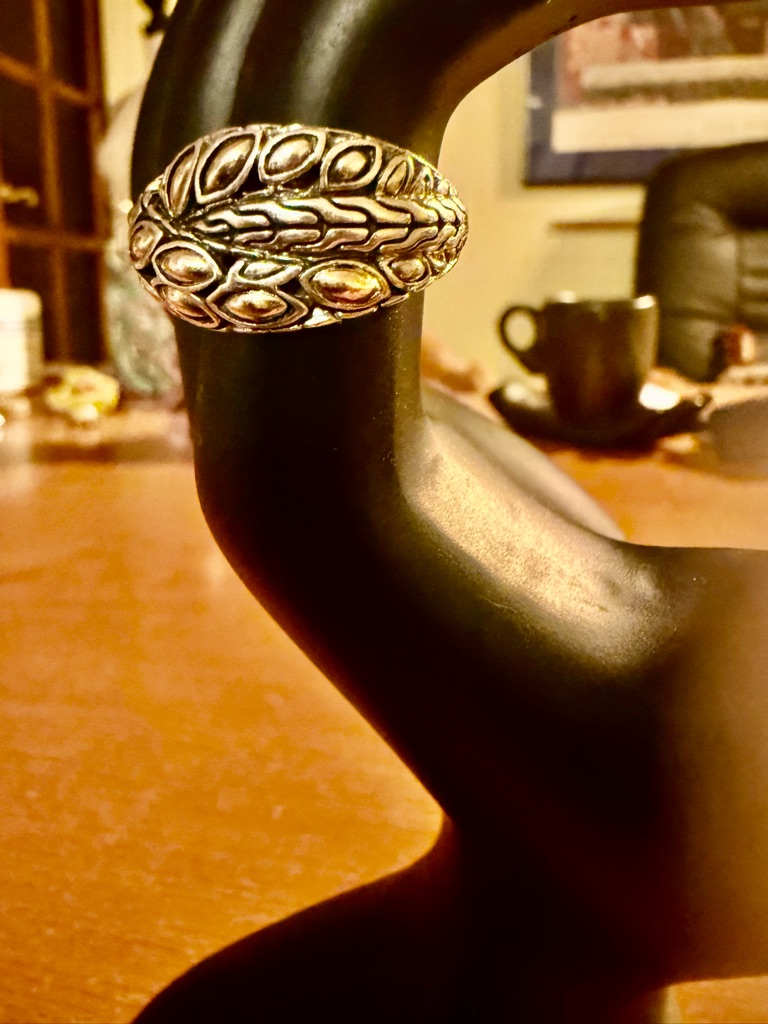 Elegant Textured Gold-Tone Women's Ring